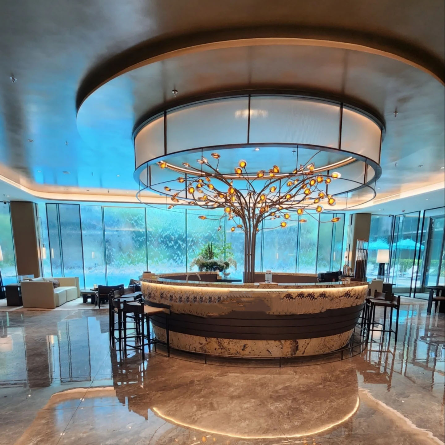 Customized Lighting for Mall Branch And Pillar Shapes Lamp