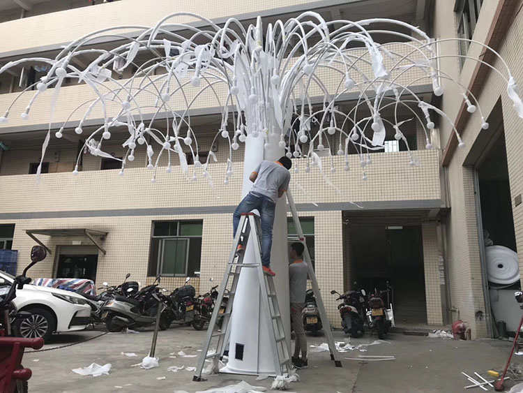 Designer style custom-made large chandelier with branch shape
